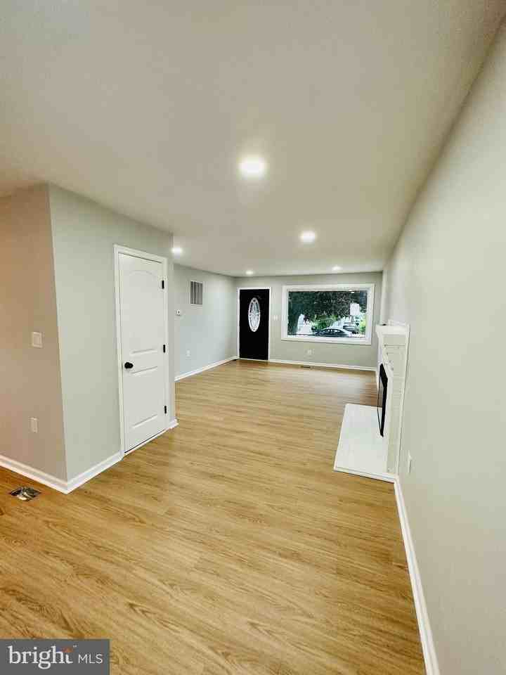 5906 Leewood Ave - Photo 2 of 20