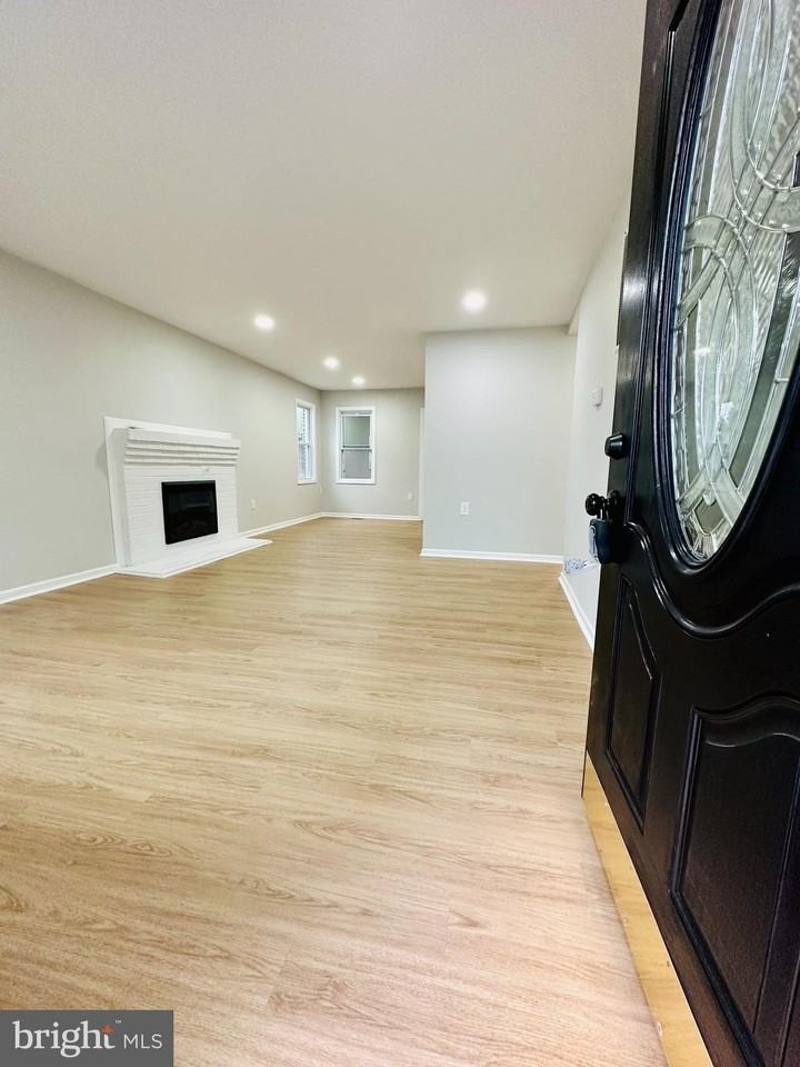5906 Leewood Ave - Photo 3 of 20