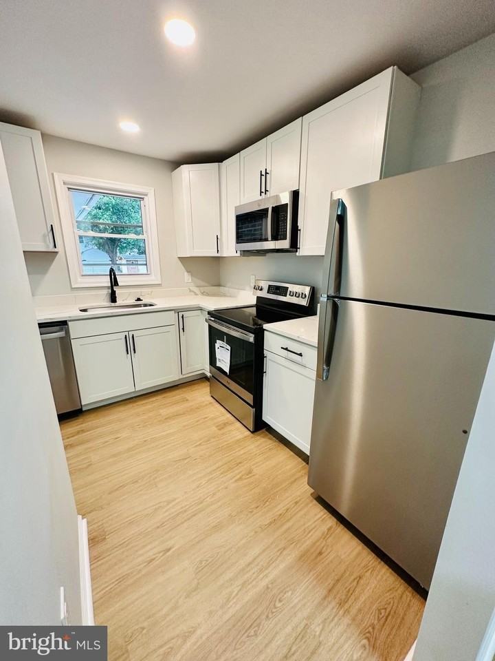 5906 Leewood Ave - Photo 5 of 20