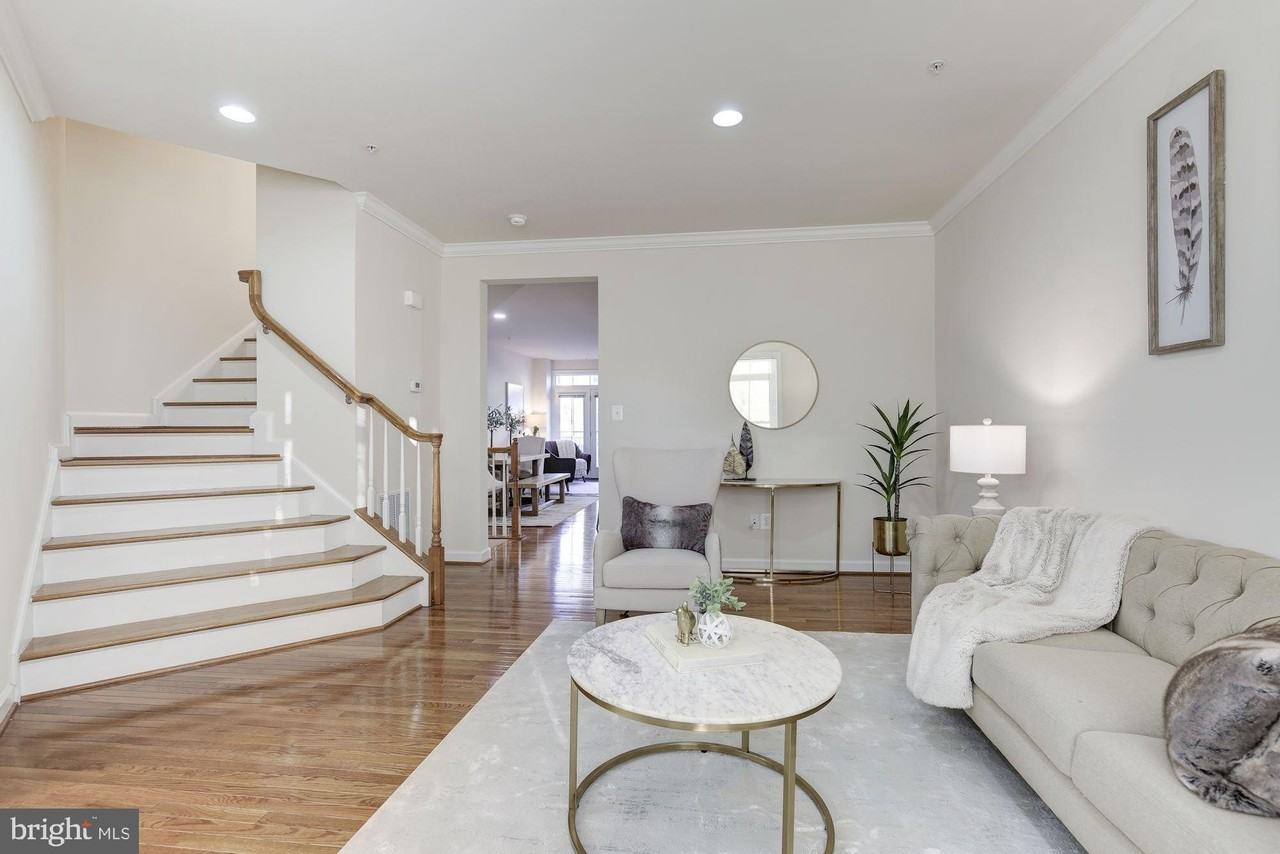 122 Parkview Ave - Photo 3 of 45