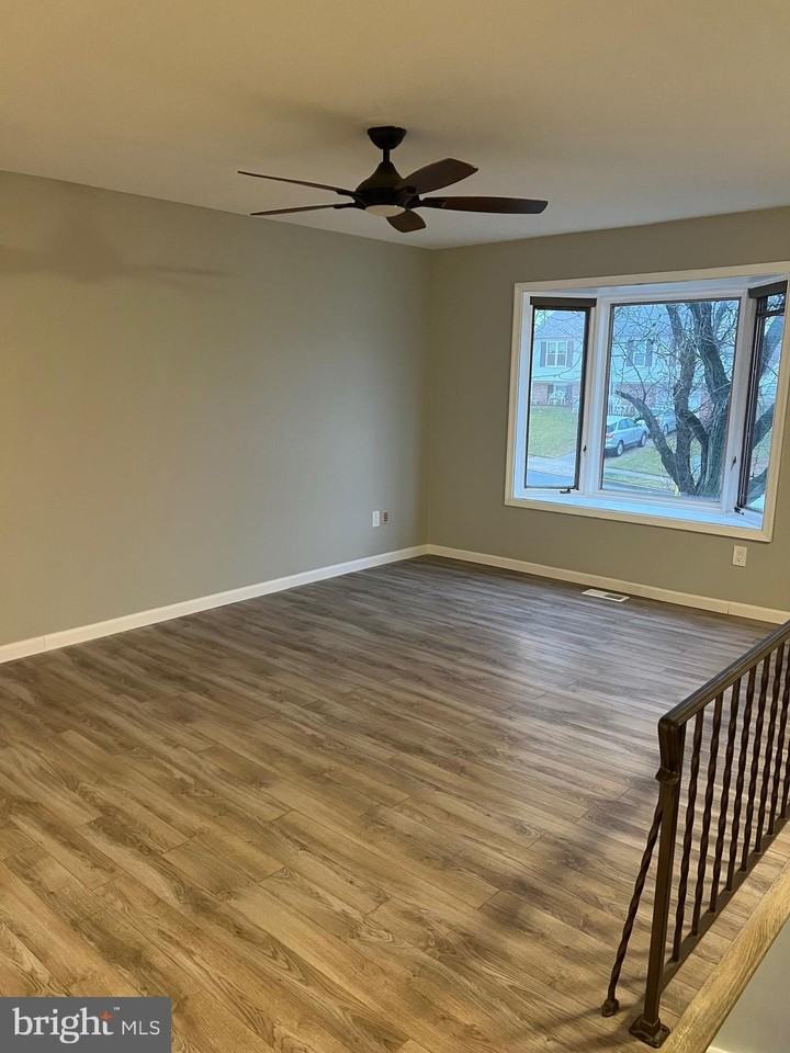 2418 York Rd - Photo 4 of 21