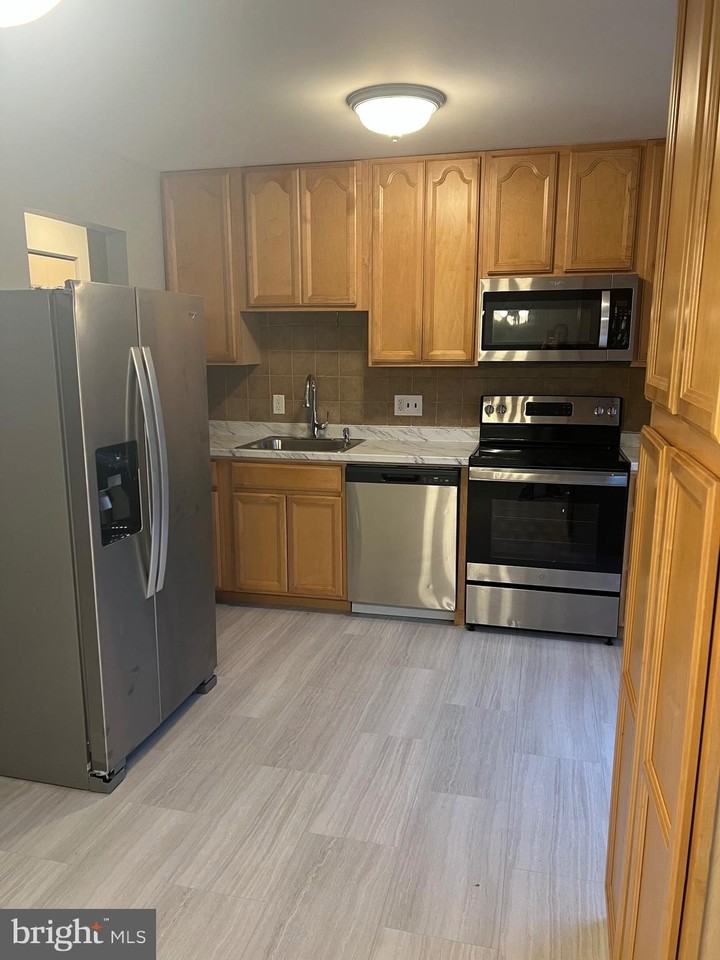 2418 York Rd - Photo 5 of 21