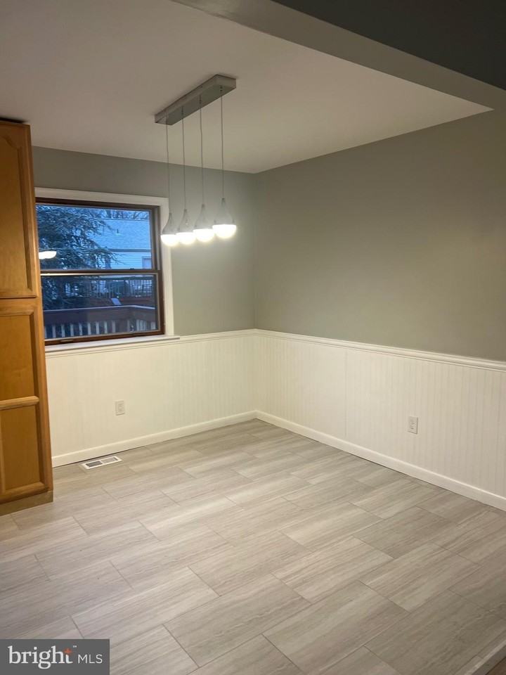 2418 York Rd - Photo 7 of 21