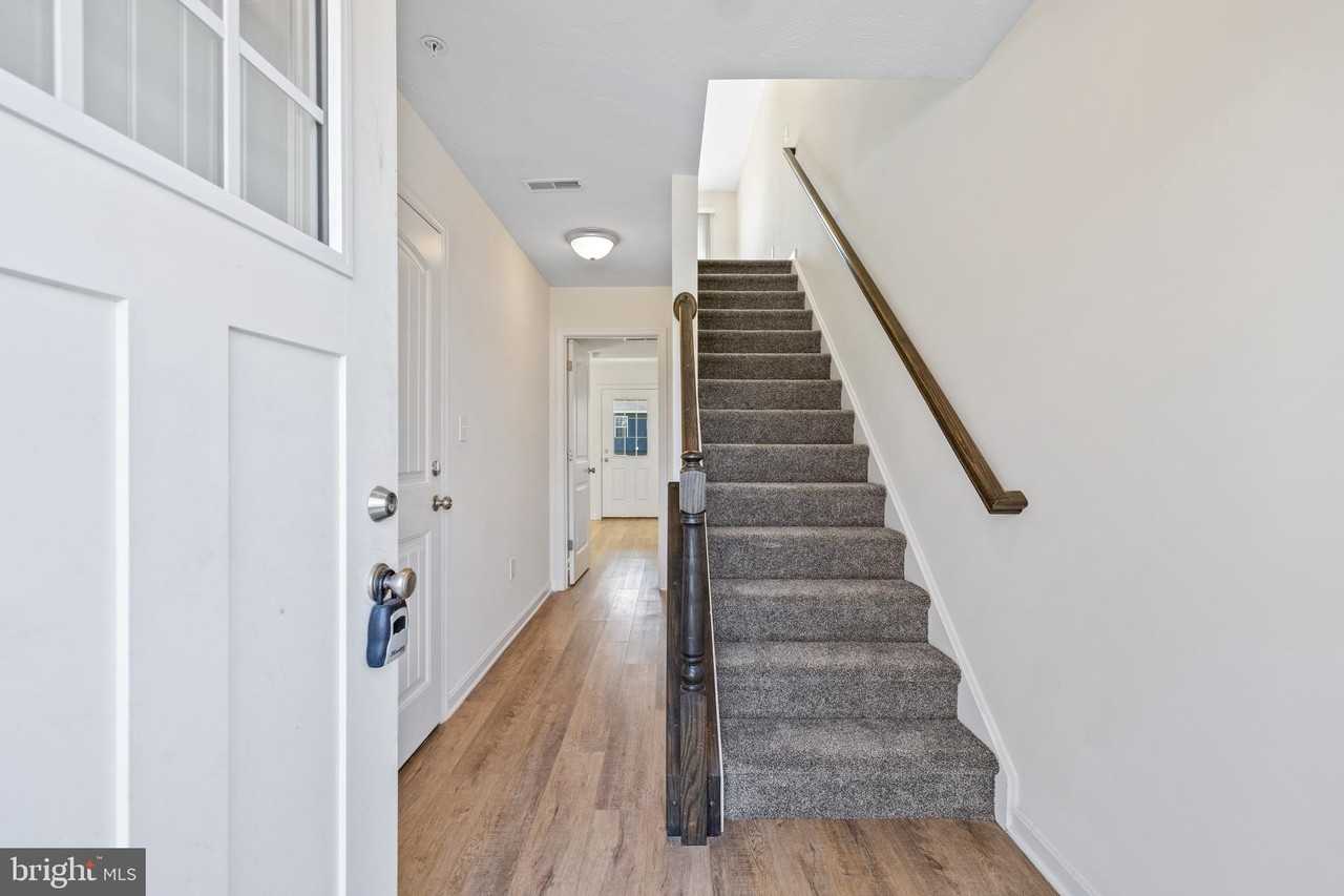 73 Deatrick Dr - Photo 3 of 27