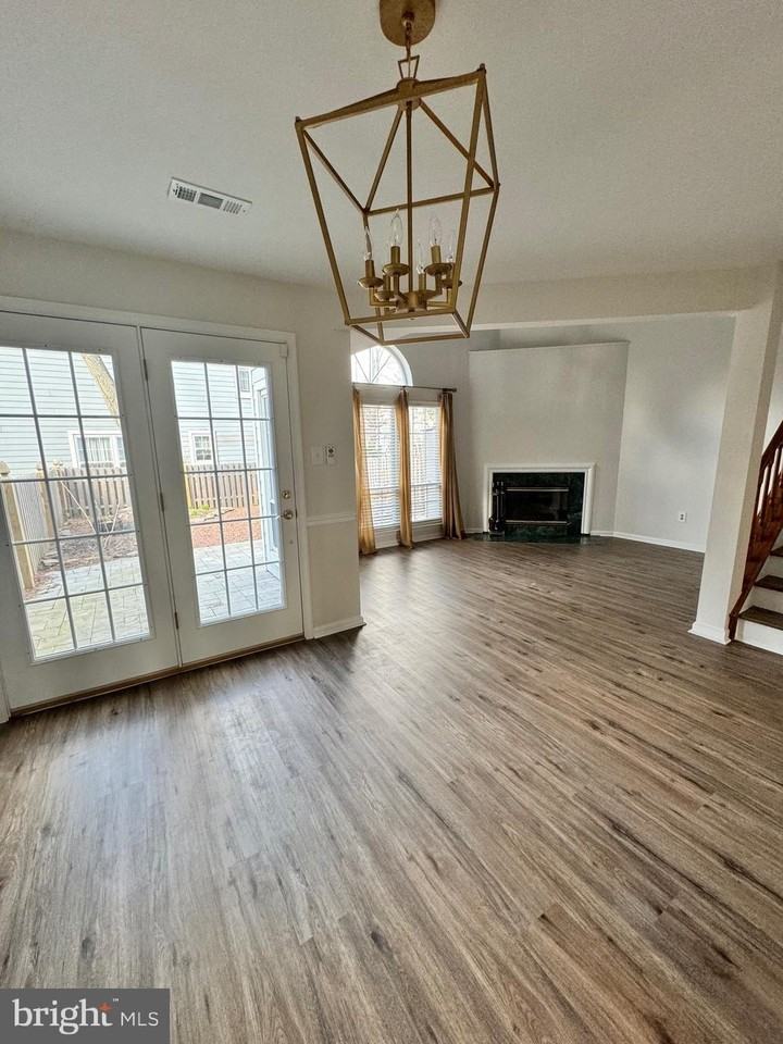 692 Danbury Ct - Photo 2 of 16