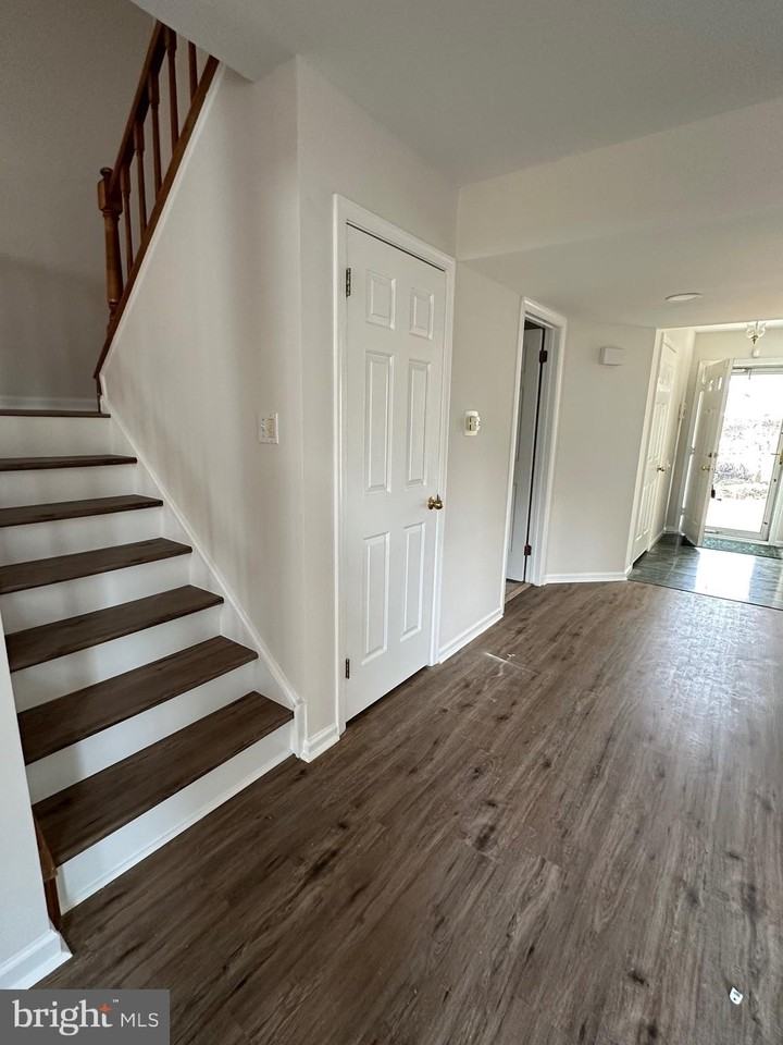 692 Danbury Ct - Photo 3 of 16