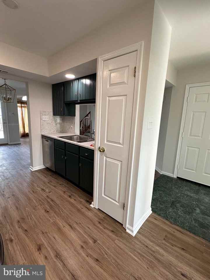 692 Danbury Ct - Photo 6 of 16