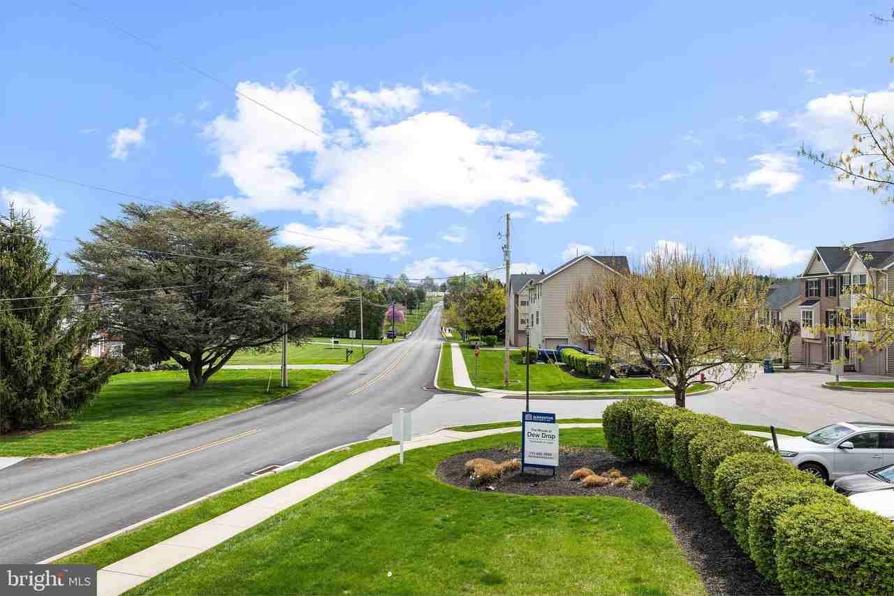 24 Shady Tree Ct - Photo 2 of 23