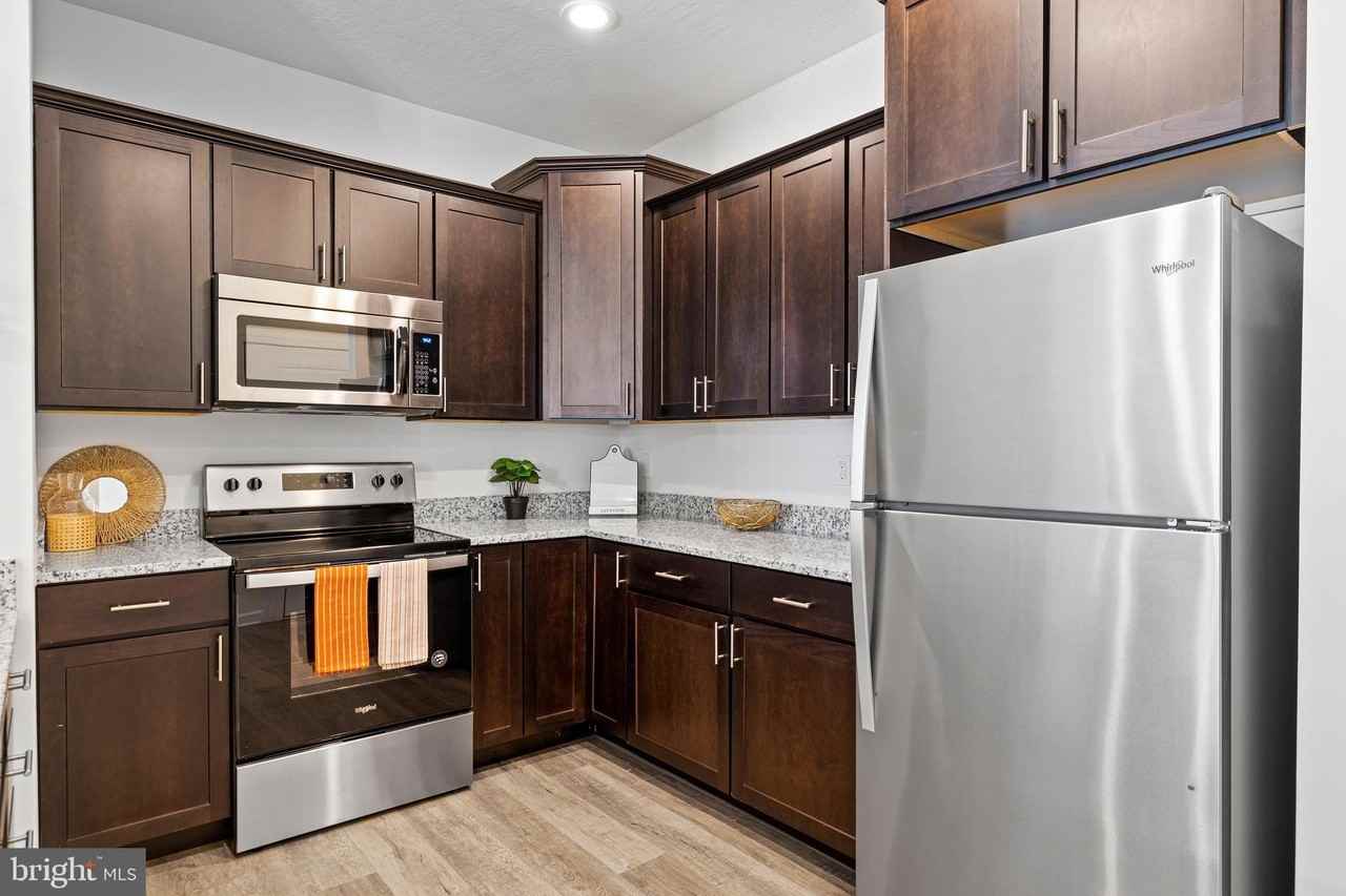 2104 Hudson Ct - Photo 6 of 28