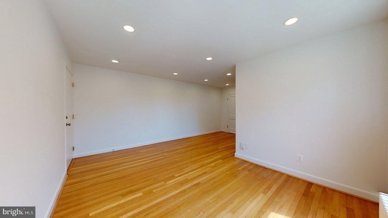 1210 N Kenilworth St #8 - Photo 2 of 14