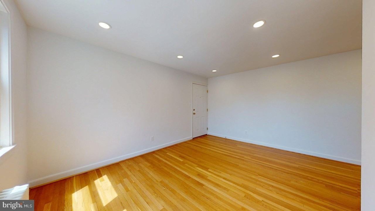 1210 N Kenilworth St #8 - Photo 3 of 14