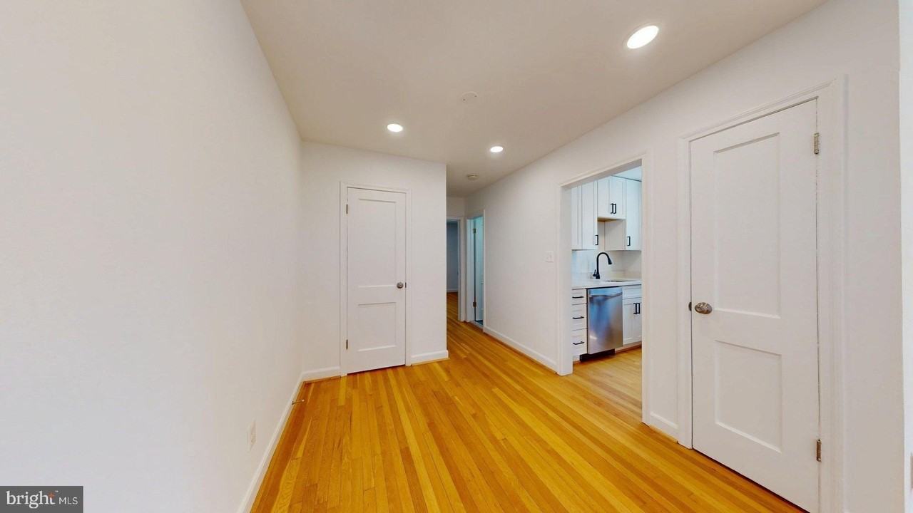1210 N Kenilworth St #8 - Photo 5 of 14