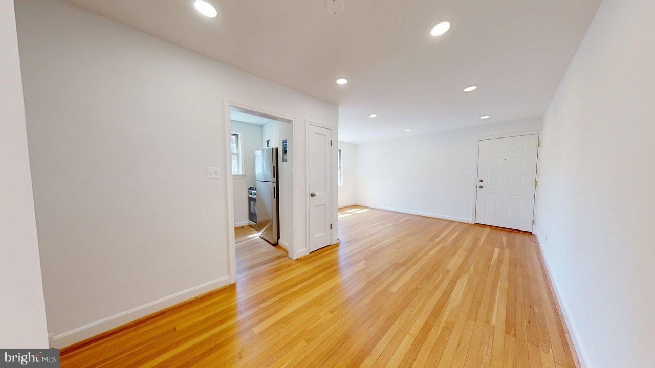 1210 N Kenilworth St #8 - Photo 6 of 14