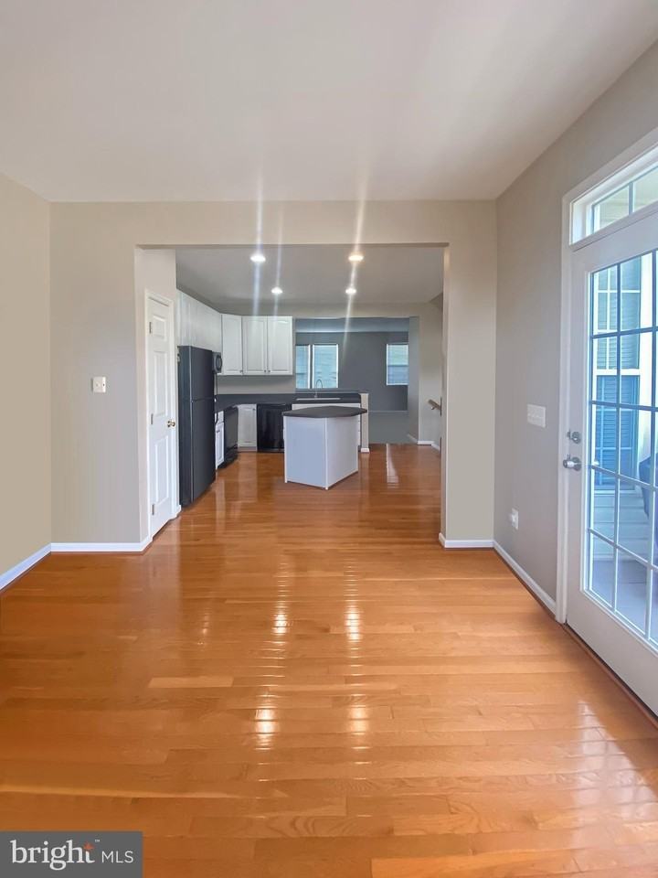 106 Pittman Ct - Photo 3 of 13