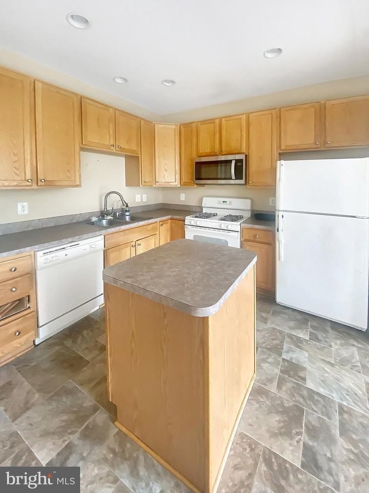 106 Pittman Ct - Photo 4 of 13