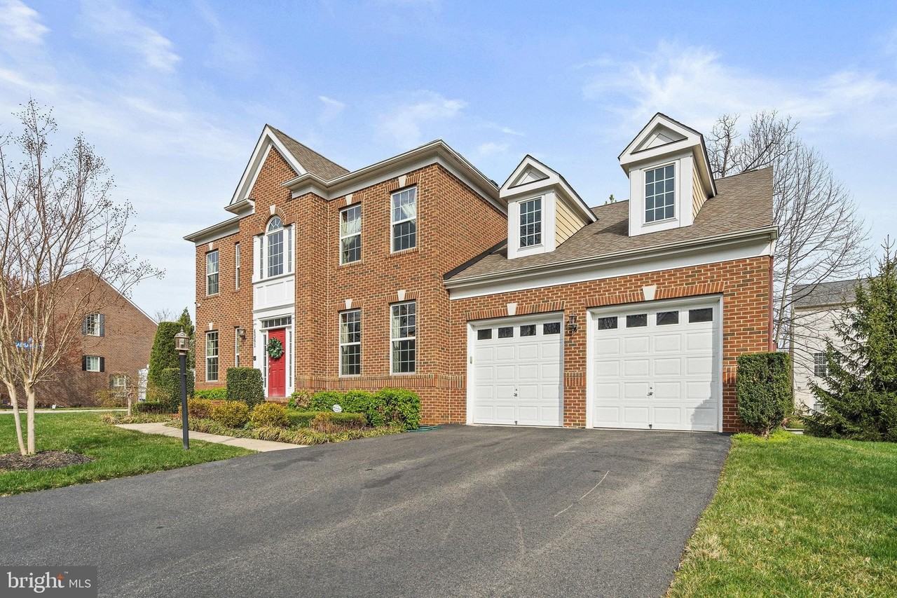 4561 Rona Pl - Photo 2 of 50