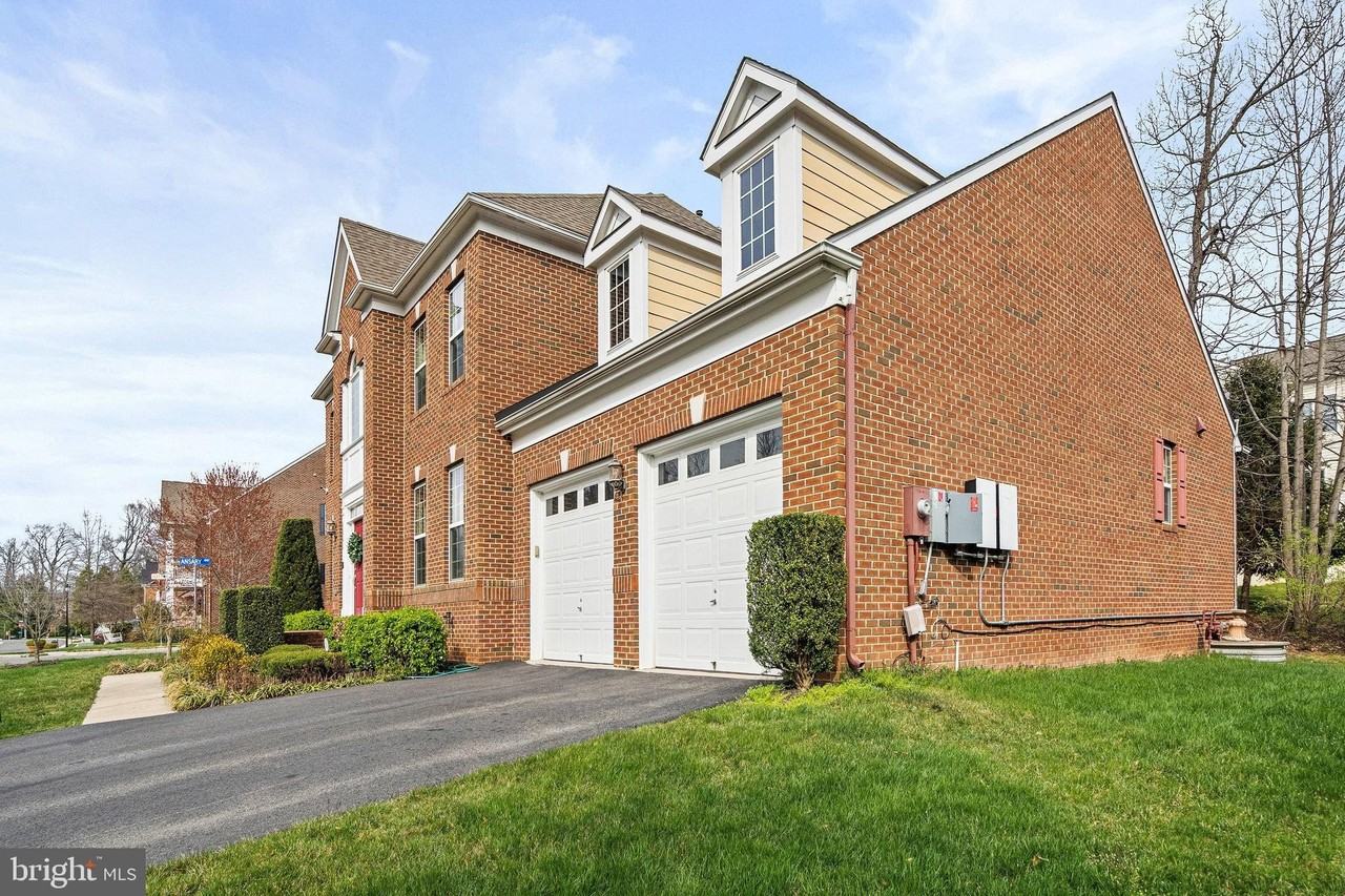 4561 Rona Pl - Photo 3 of 50