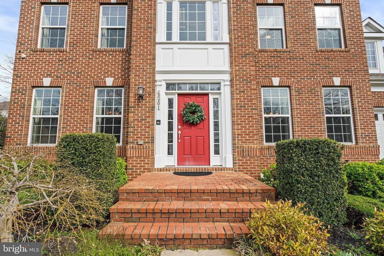 4561 Rona Pl - Photo 7 of 50