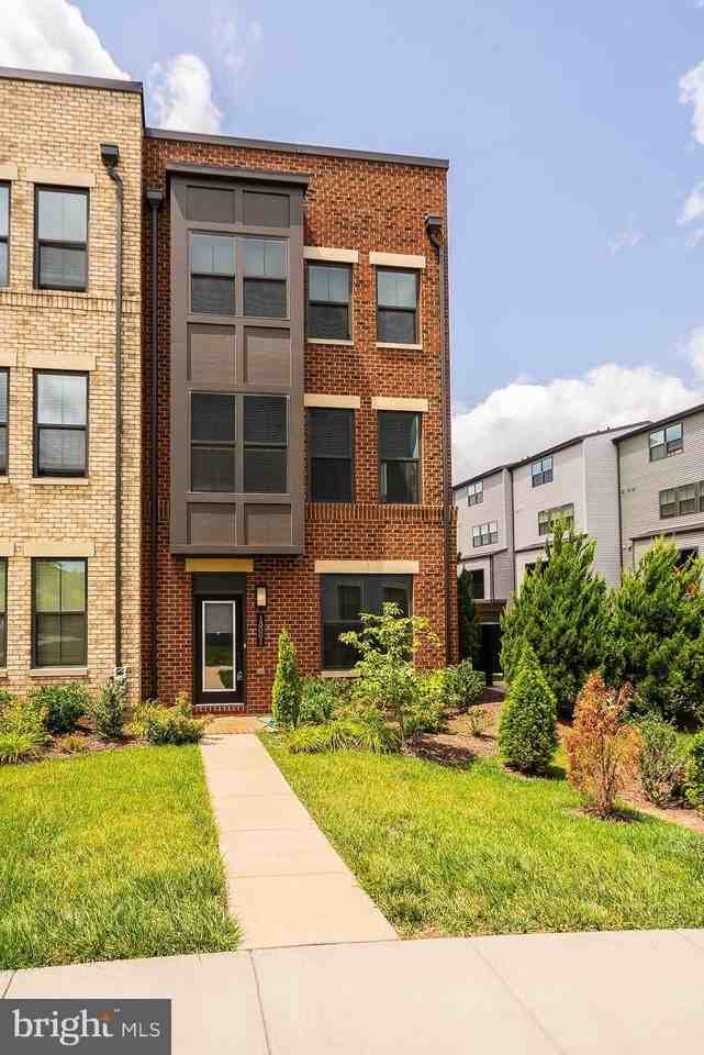 13001 Hattontown Sq - Photo 3 of 50