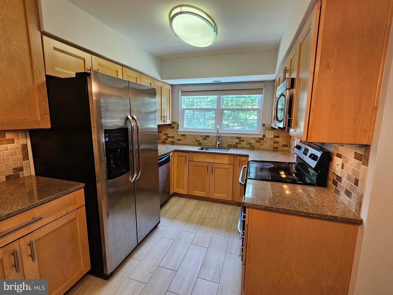 12109 Greenway Ct #101 - Photo 2 of 11