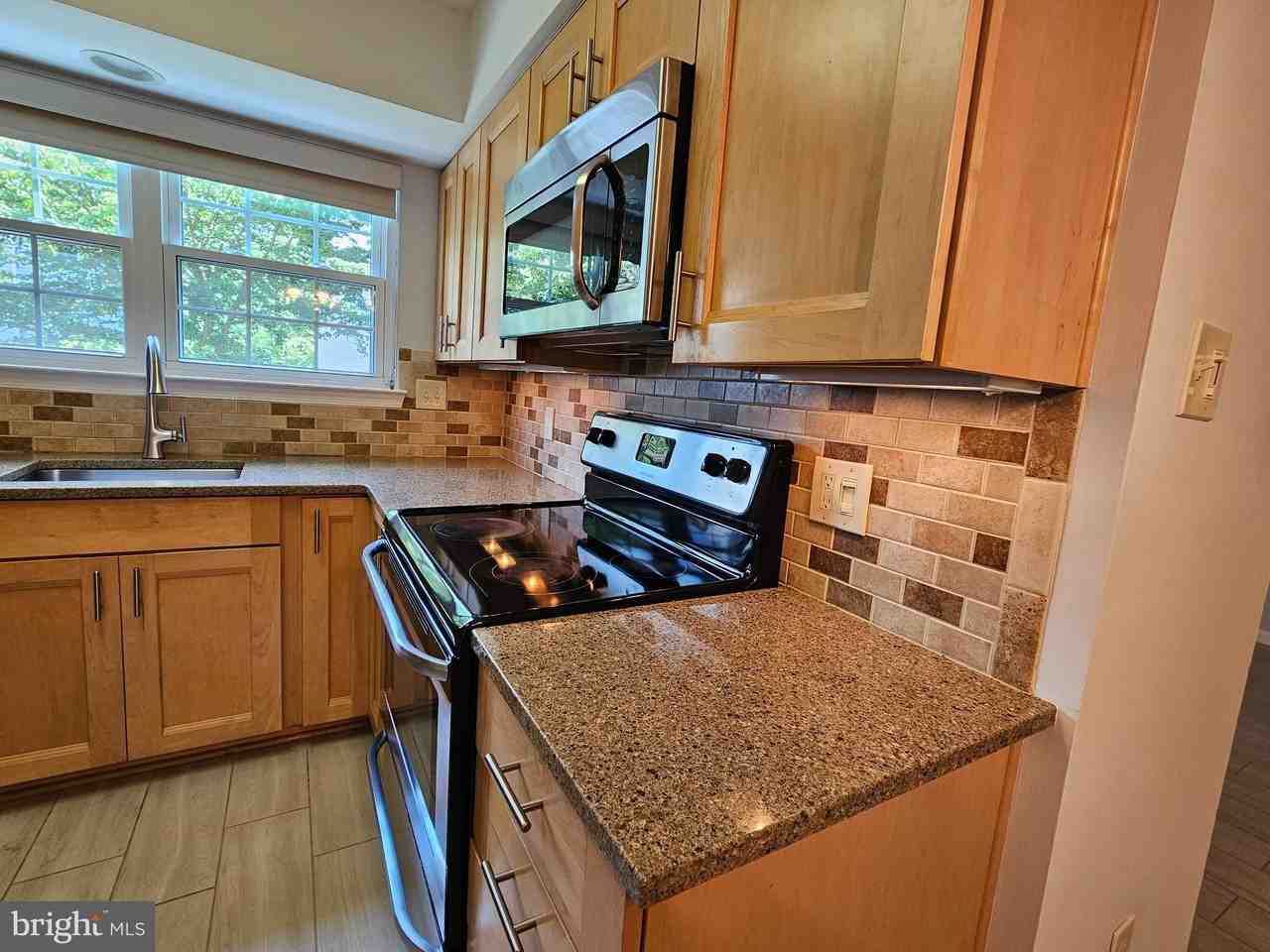 12109 Greenway Ct #101 - Photo 3 of 11