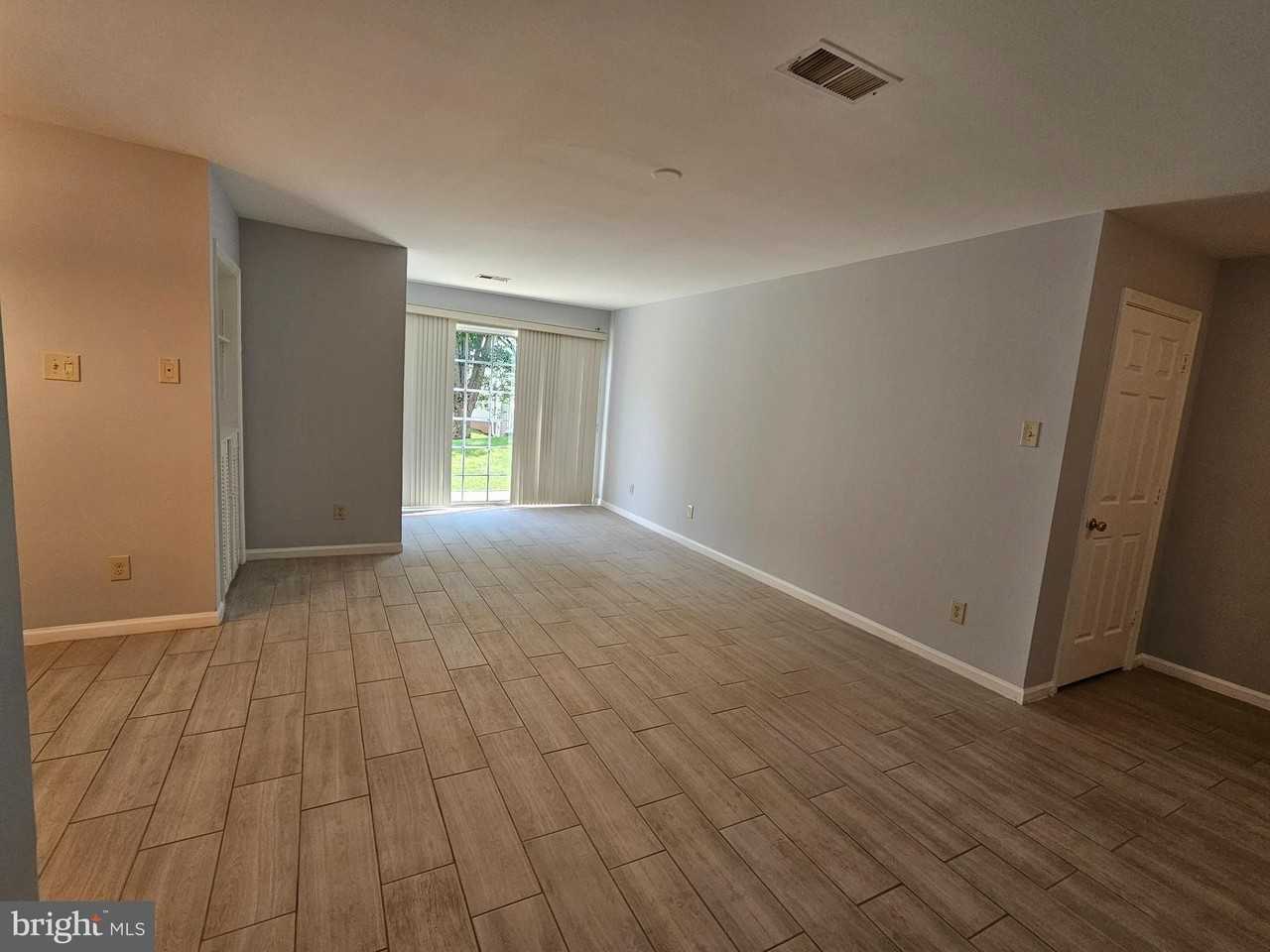 12109 Greenway Ct #101 - Photo 5 of 11