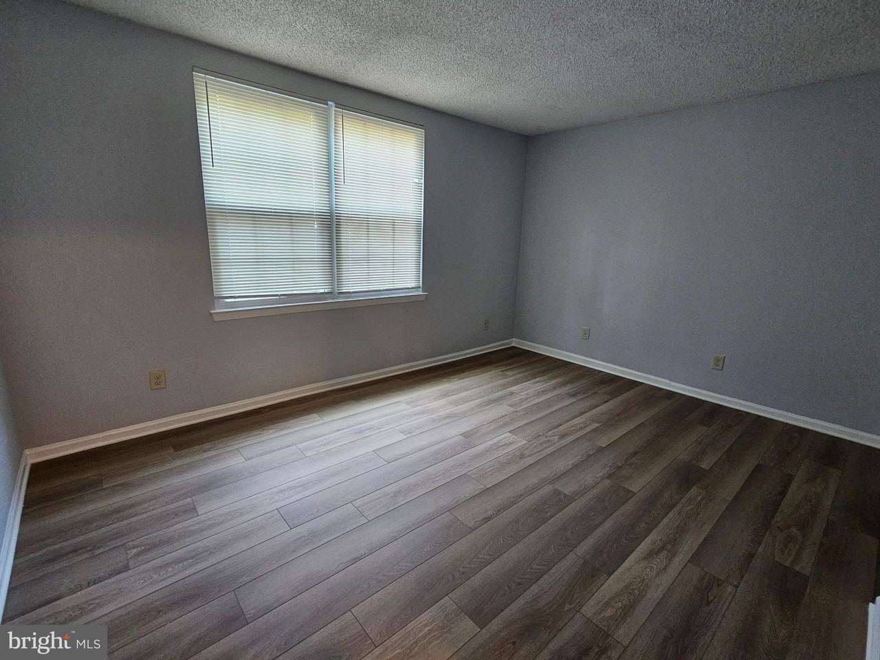 12109 Greenway Ct #101 - Photo 7 of 11