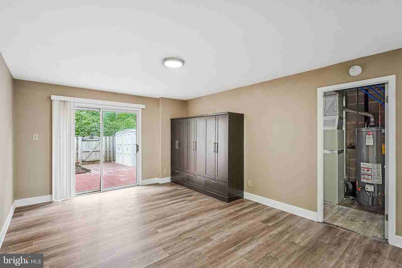 14707 Bentley Sq - Photo 4 of 26