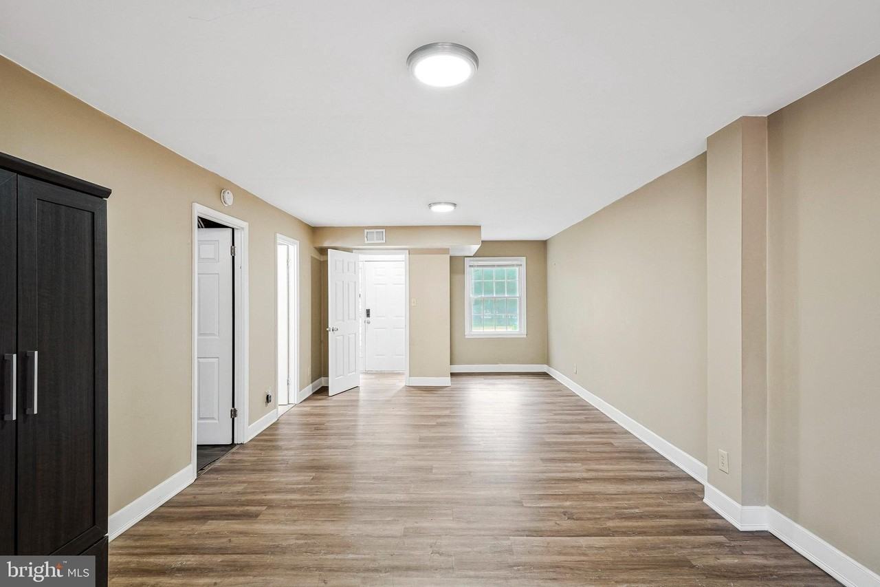 14707 Bentley Sq - Photo 5 of 26