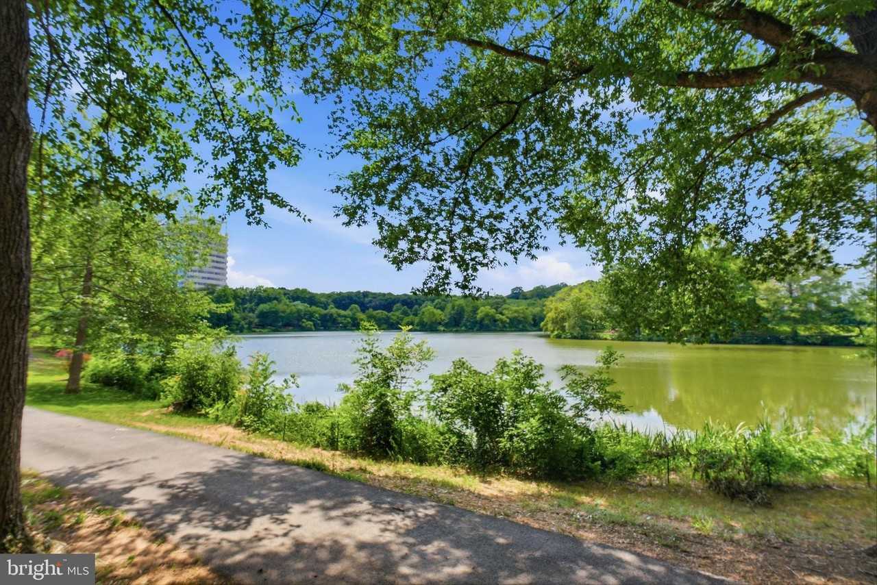 2916 Montauk Ct - Photo 2 of 31