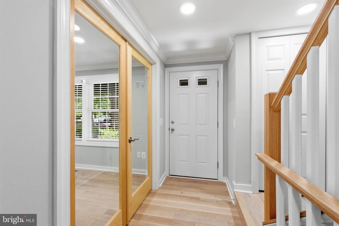 2916 Montauk Ct - Photo 3 of 31