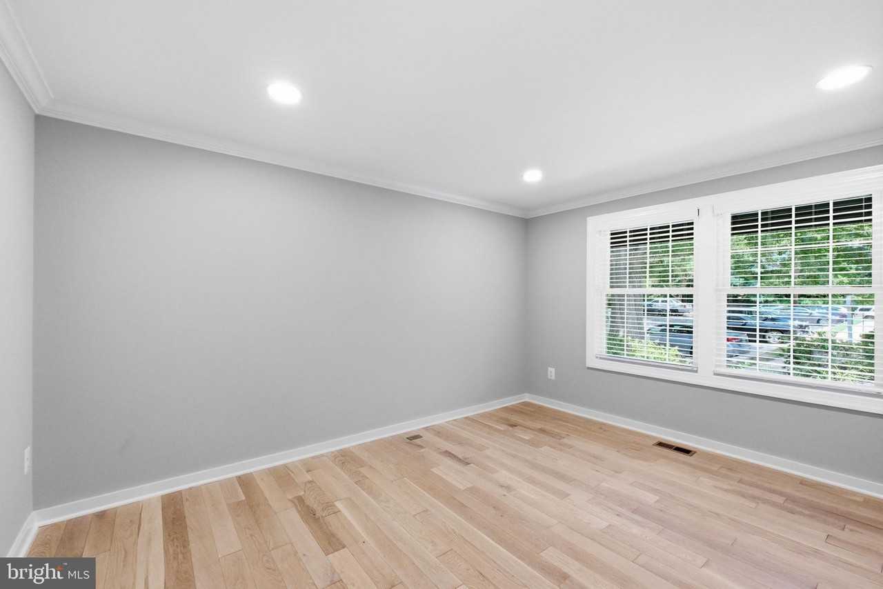 2916 Montauk Ct - Photo 6 of 31