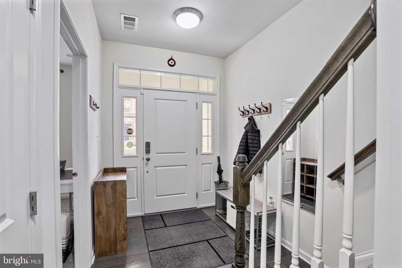22462 Cambridgeport Sq - Photo 3 of 21