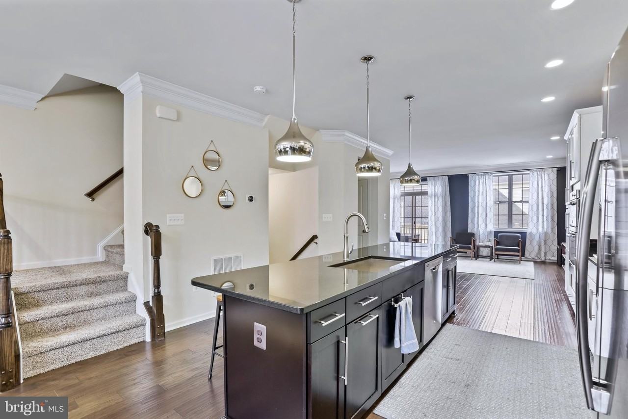22462 Cambridgeport Sq - Photo 6 of 21