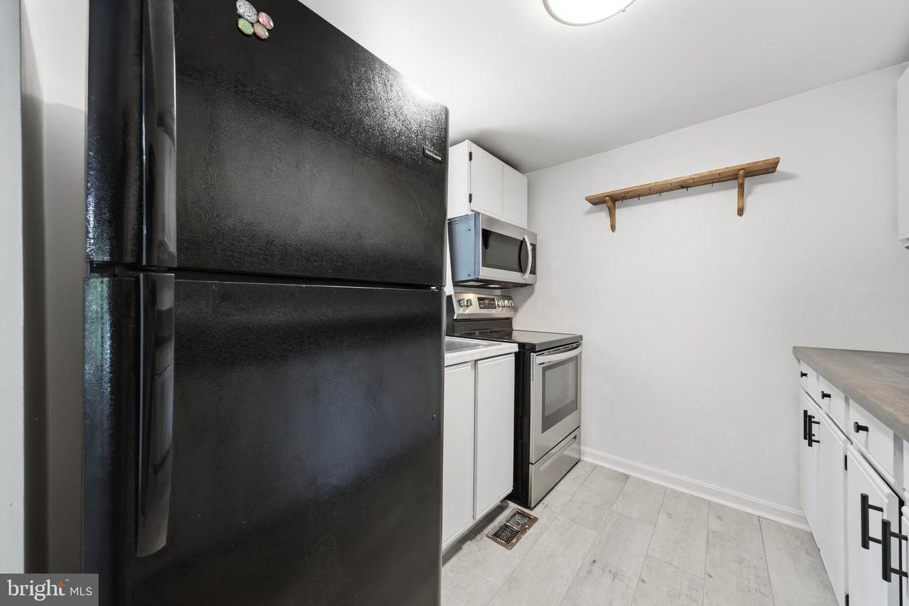 371 Oak Hill Rd - Photo 4 of 50