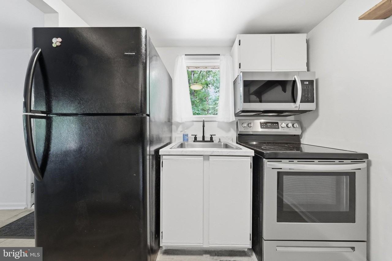 371 Oak Hill Rd - Photo 5 of 50