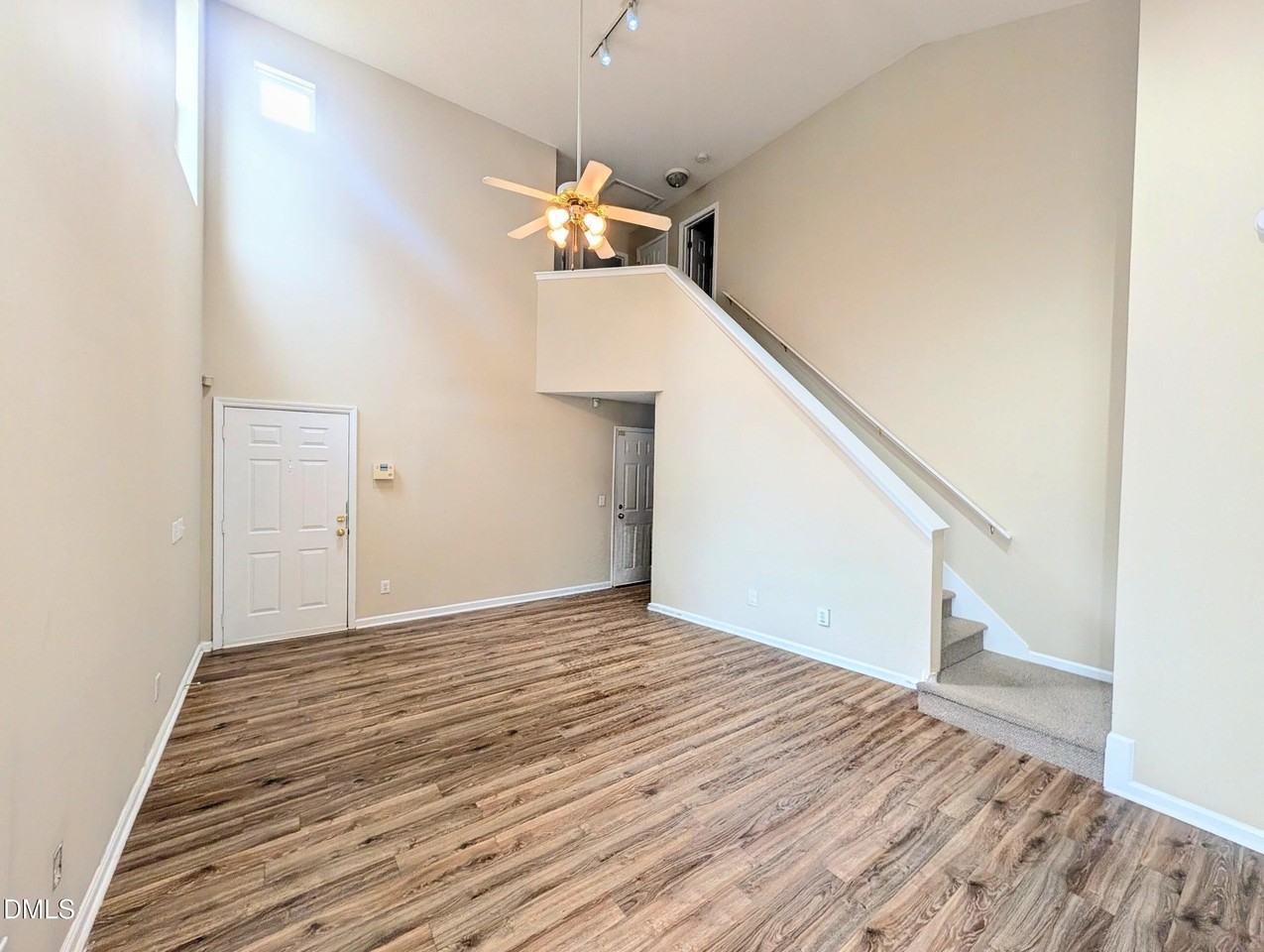 404 Commons Dr - Photo 2 of 20