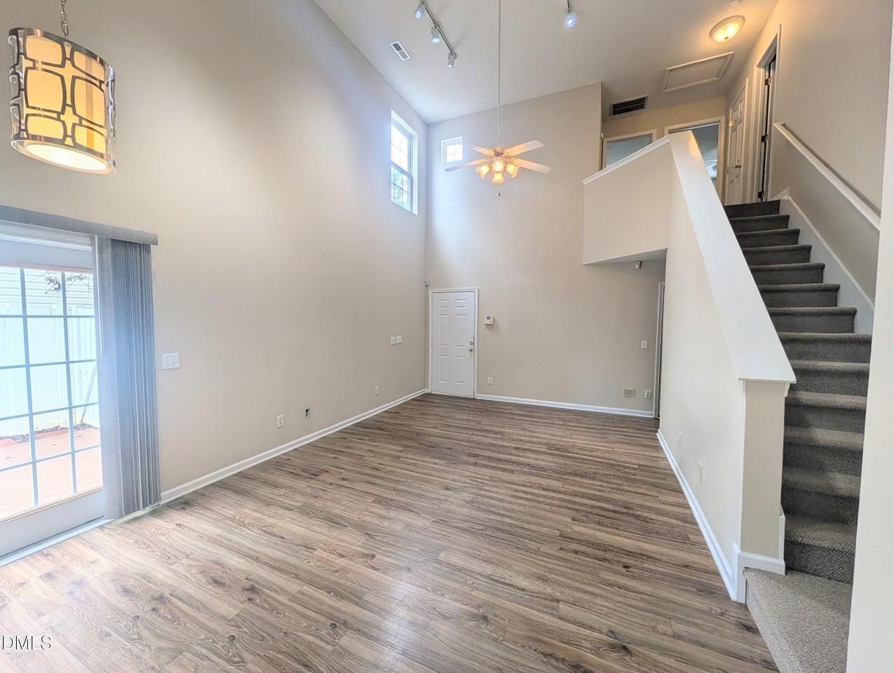 404 Commons Dr - Photo 3 of 20