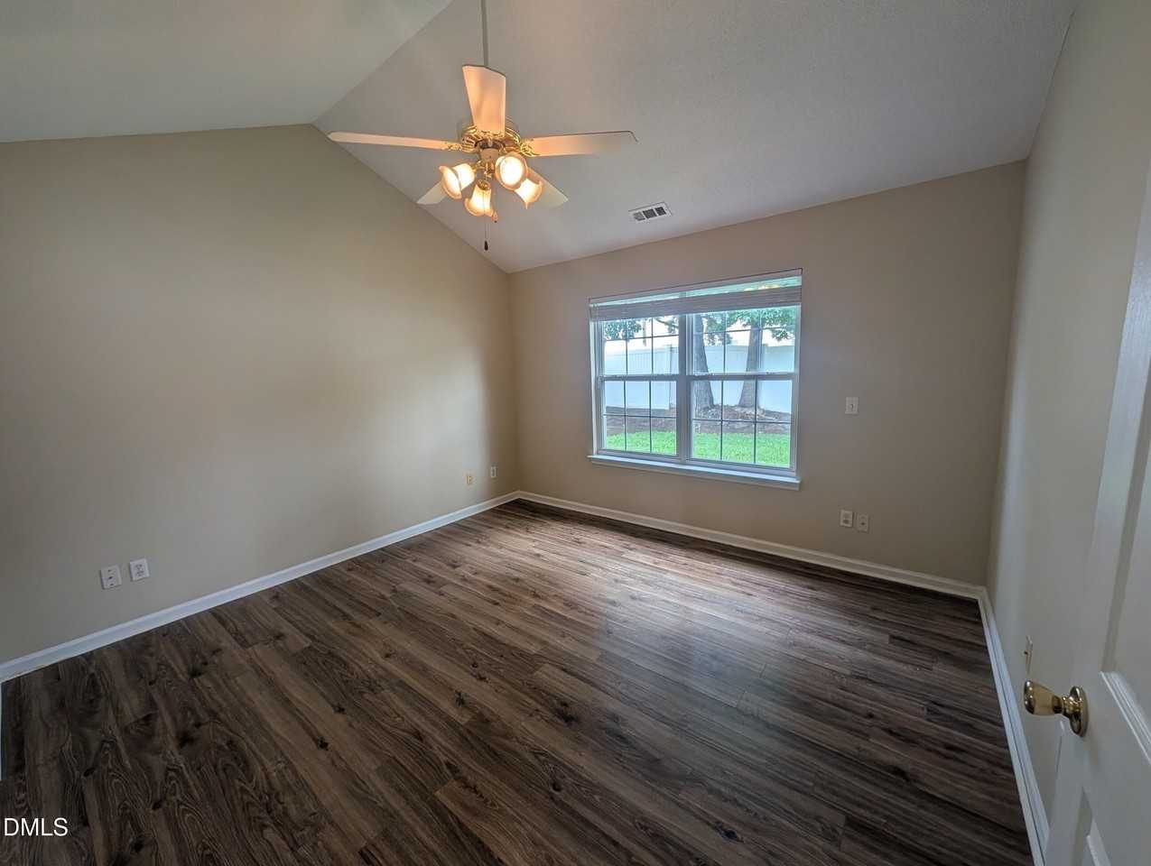404 Commons Dr - Photo 7 of 20