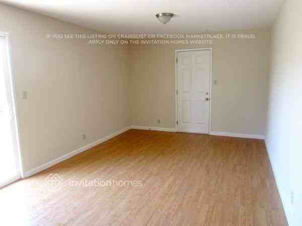 221 Elwood St - Photo 2 of 7