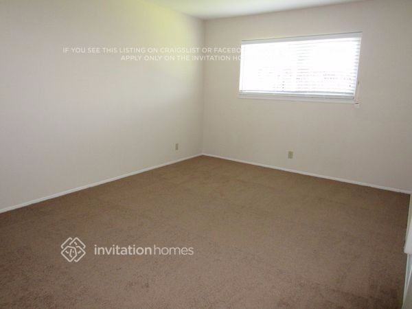 221 Elwood St - Photo 4 of 7
