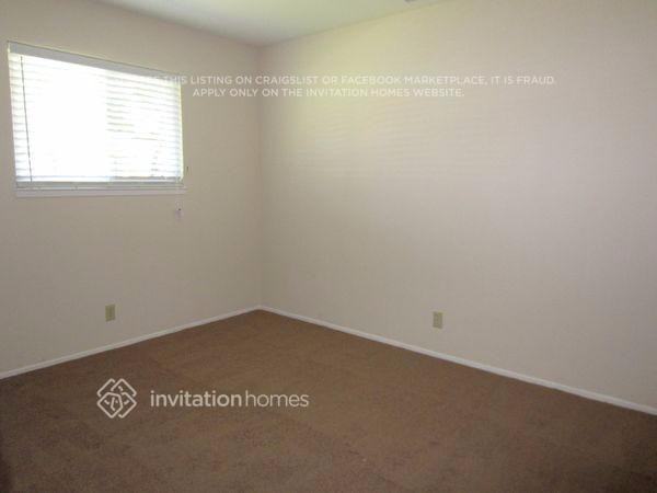 221 Elwood St - Photo 5 of 7