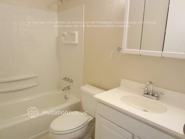 221 Elwood St - Photo 6 of 7