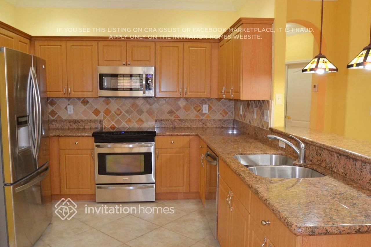 6243 Sw 158th Ave - Photo 4 of 12