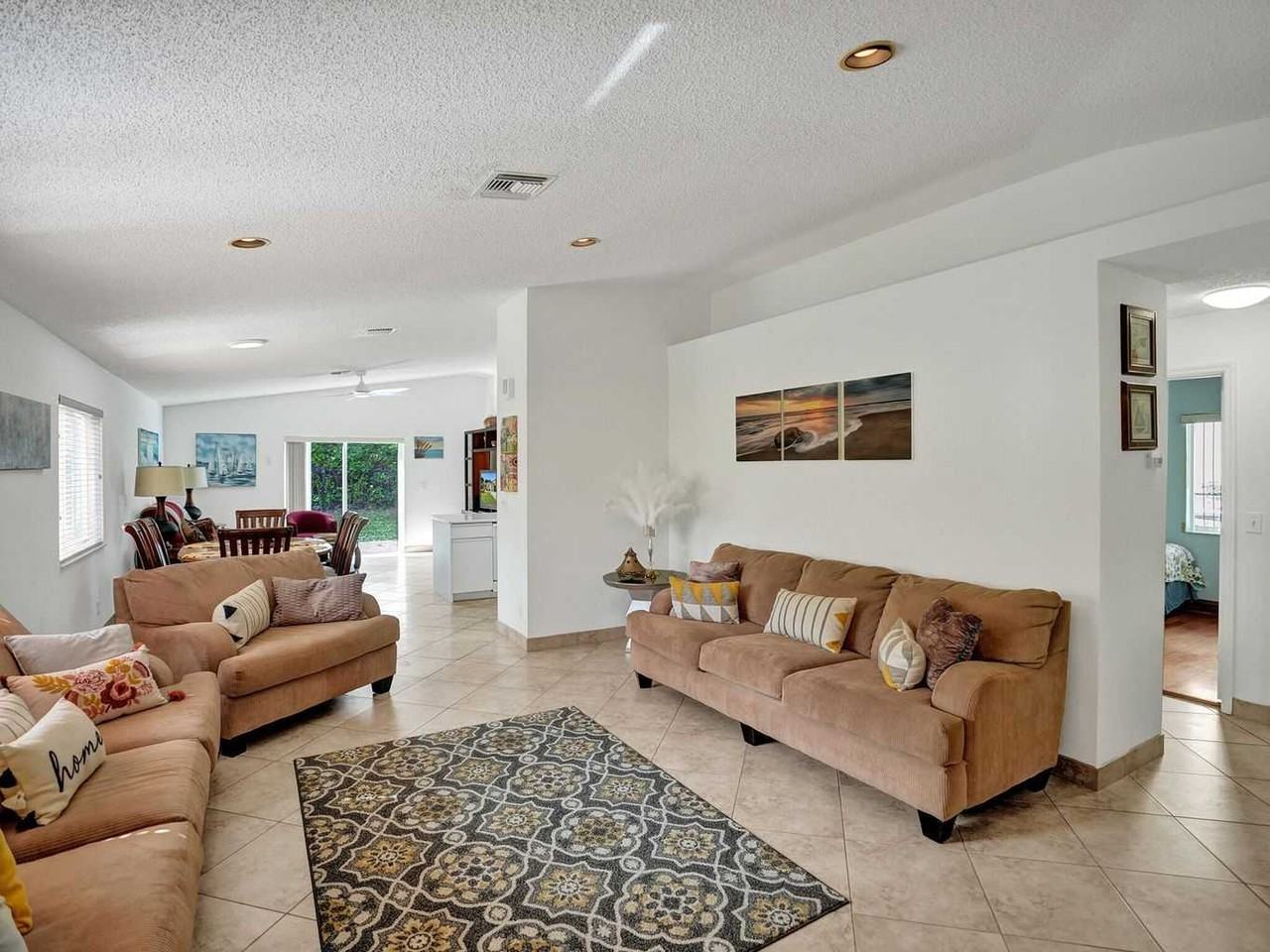 Sw 46th Way - Photo 2 of 18