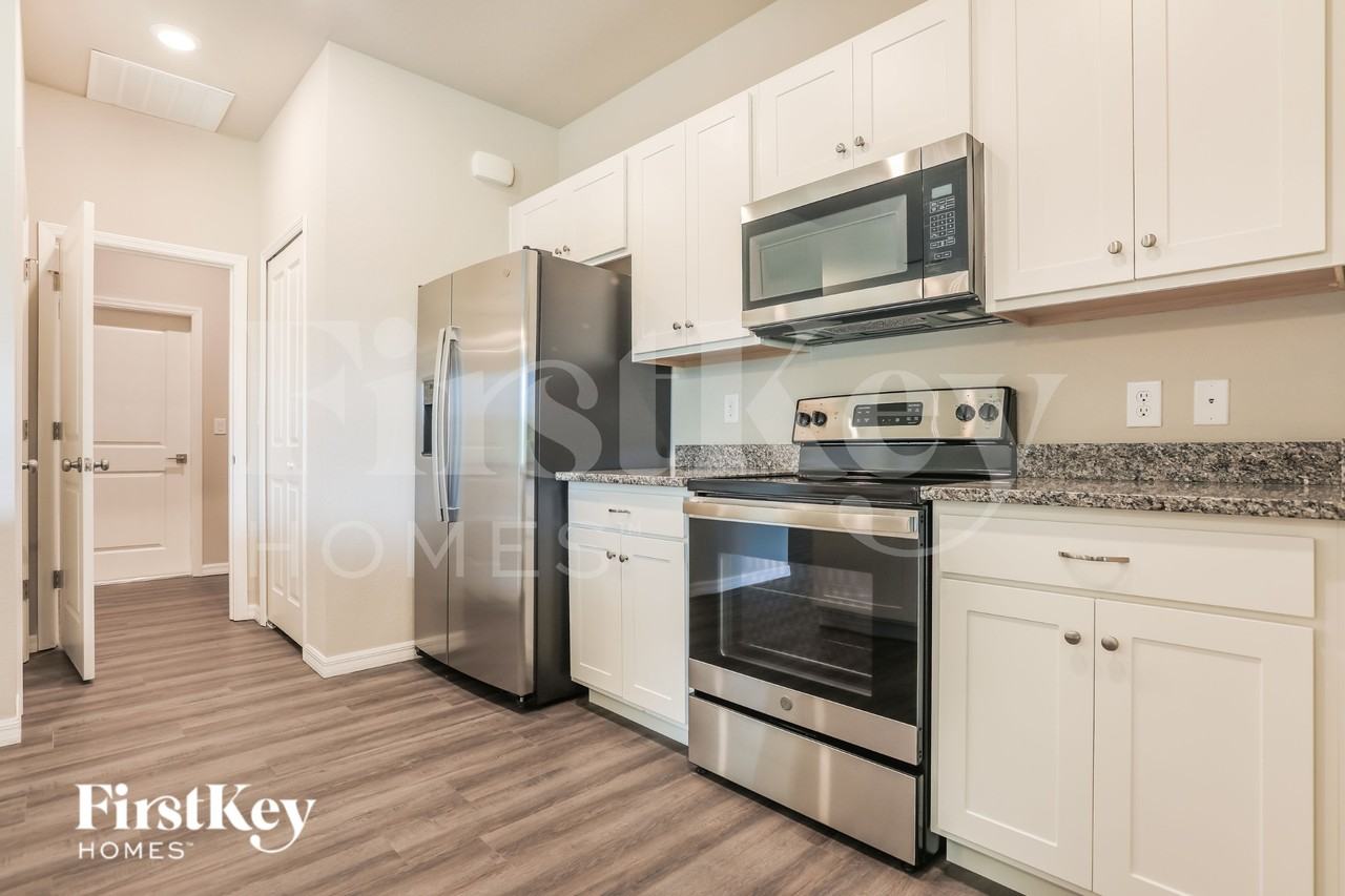 12873 Xavier Ave - Photo 6 of 17