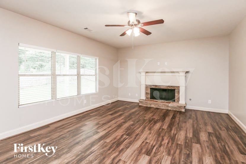 835 Sassafras Ln - Photo 4 of 15
