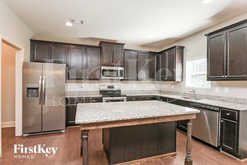 835 Sassafras Ln - Photo 6 of 15