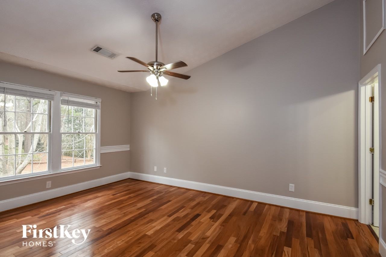 4018 Watkins Glen Dr - Photo 3 of 15