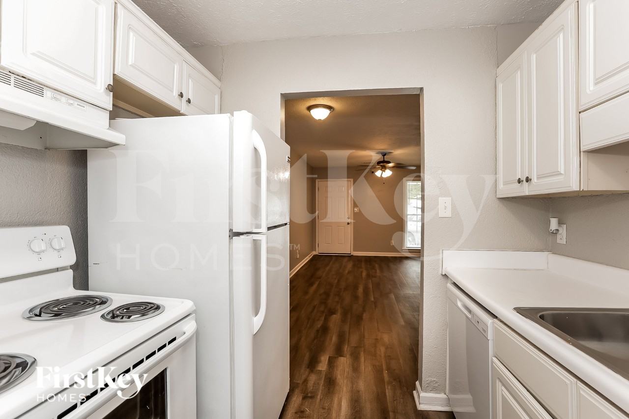 1910 Brownsville Rd #2 - Photo 7 of 19